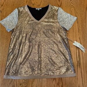 Gimmicks by BKE Shimmering Gold and Gray V-Neck Tee